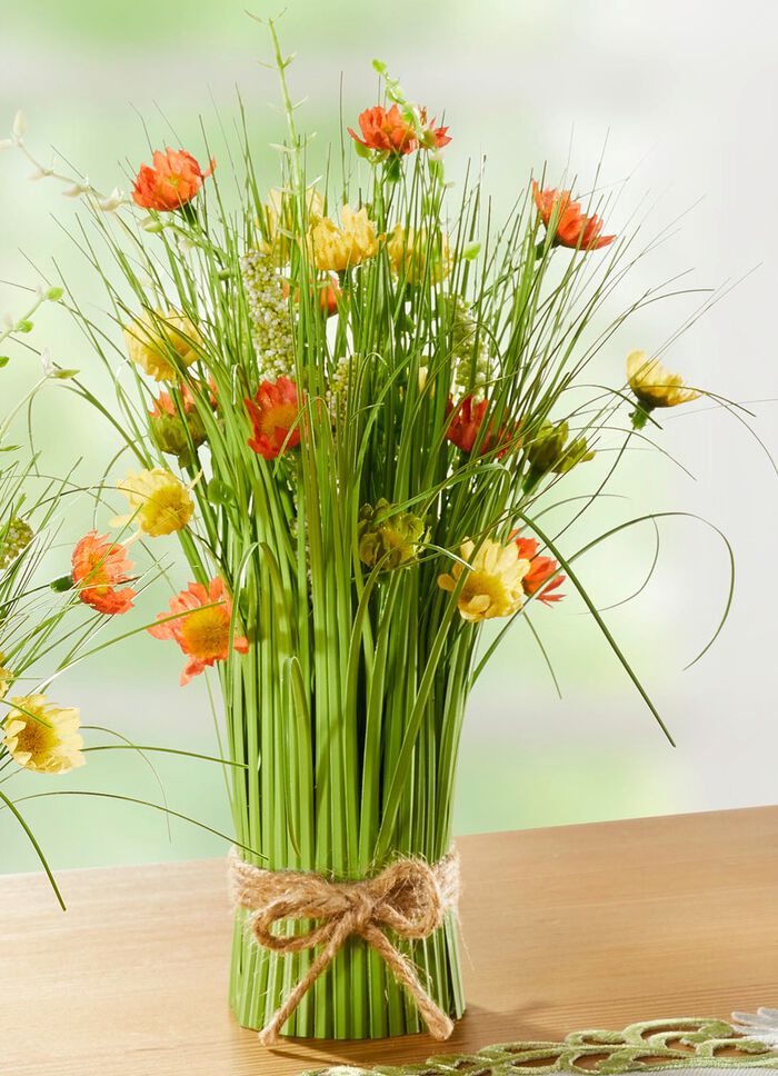 Fr&uuml;hlingsstrau&szlig; in nat&uuml;rlichen Farben 