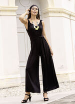 Jumpsuit mit angenähtem Hüftbindegürtel in 3 Farben SCHWARZ