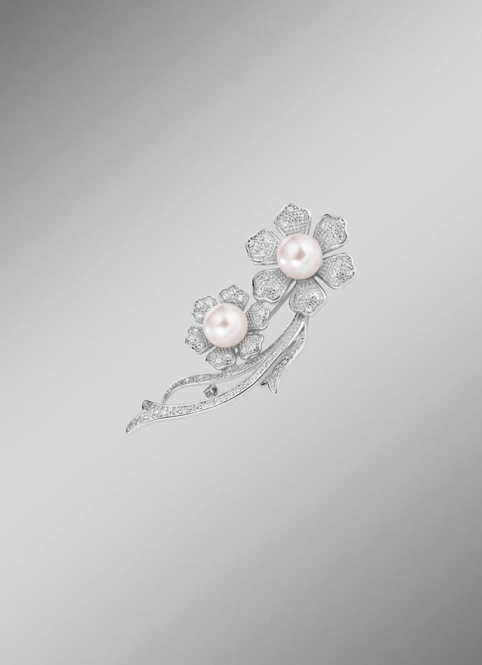 Anstecknadel im Blumendesign mit S&uuml;&szlig;wasser-Zuchtperlen 