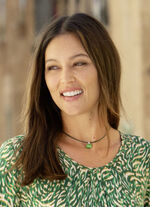 Halskette mit grünem Lederband und Rivoli-Glasstein 