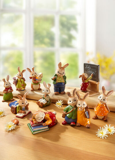 Handgefertigte Hasenschule aus dem Hause Goebel 