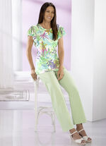 Shirt mit Zierperlen am Halsausschnitt  