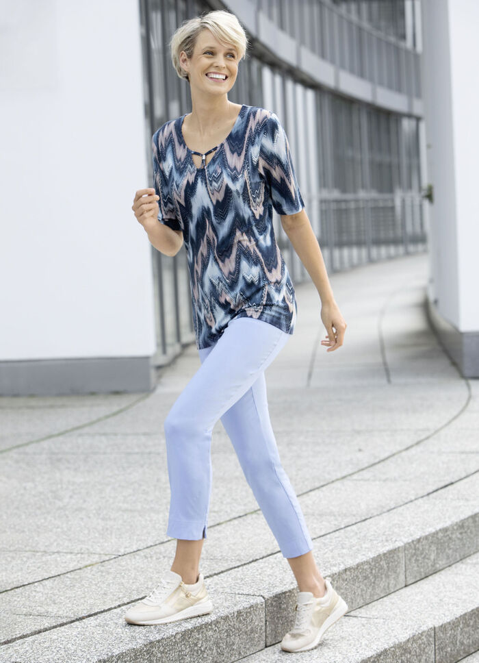 Shirt mit ausgefallener Ausschnittverarbeitung 