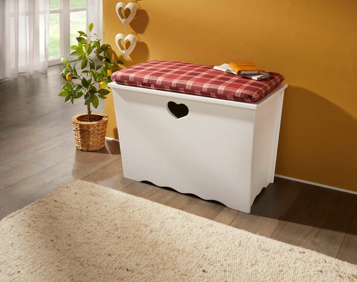 Teilmassive Truhe mit Herzausschnitt WEISS