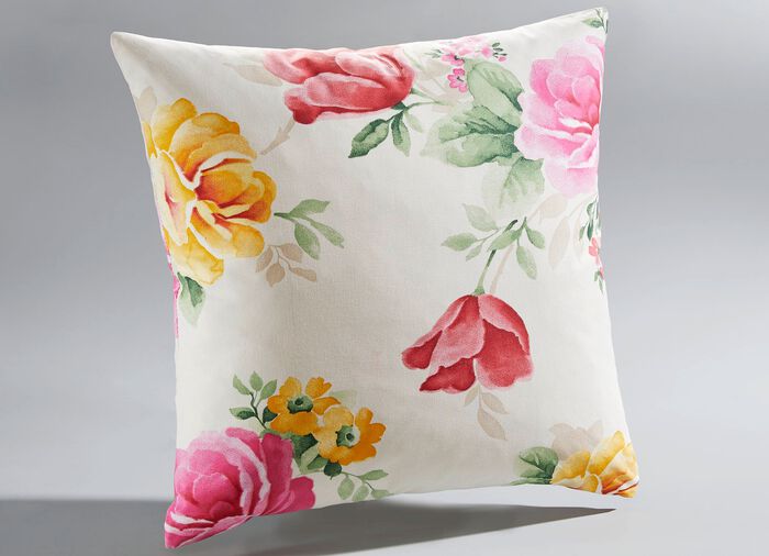Tagesdecke und Kissenbez&uuml;ge mit Blumenmotiv 