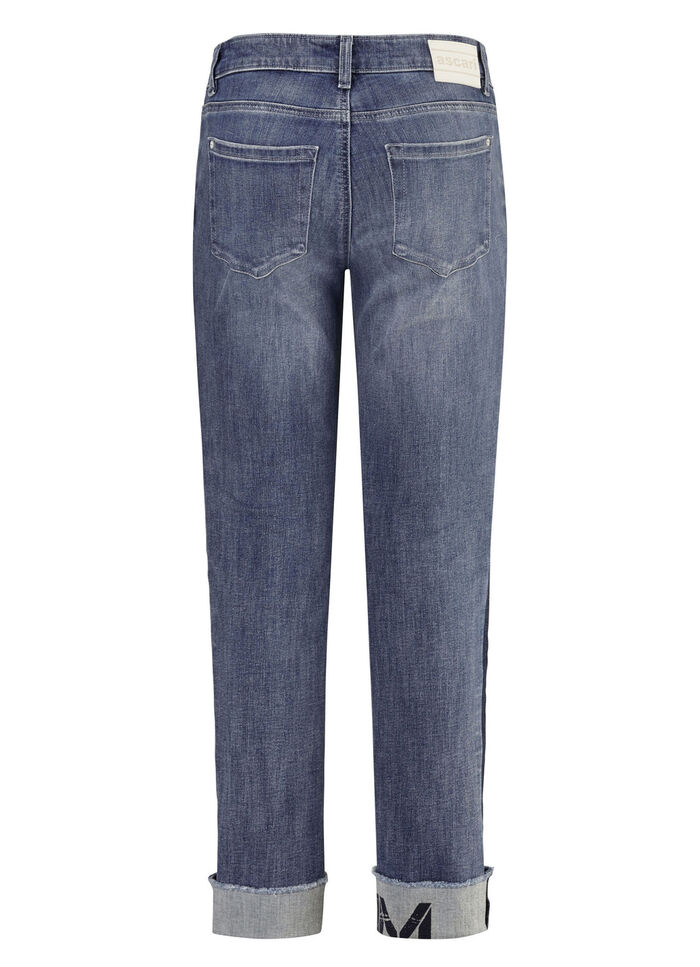 Jeans mit Fransensaum und Schriftzug auf einem Bein 