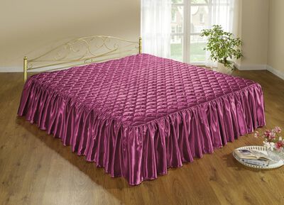 Edel gl&auml;nzende Tagesdecke und Kissenbez&uuml;ge mit Steppung in Muscheloptik 