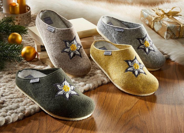 Hausschuh mit anatomisch geformten Fu&szlig;bett 