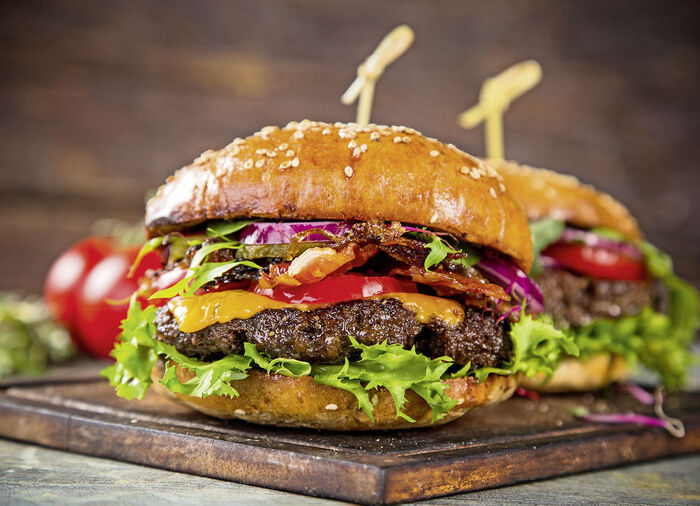 Kontaktgrill mit antihaftbeschichteten Grillplatten 