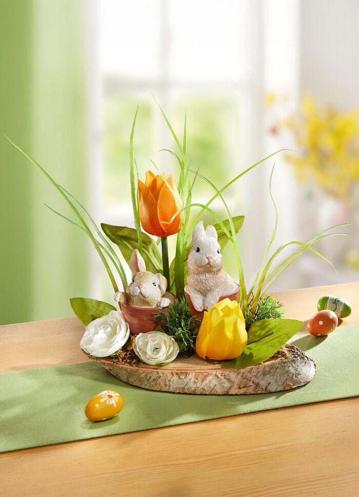 Tischgesteck auf Baumstamm 