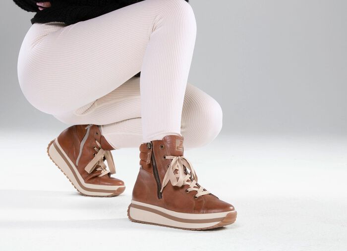 Rieker, trendige Damen-Boots, Winterschuhe, mit herausnehmbarem Fu&szlig;bett BRAUN