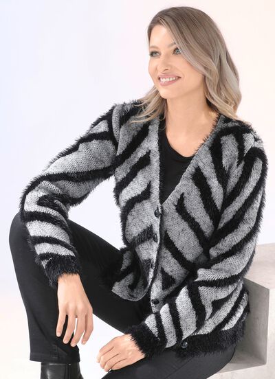 Strickjacke mit haarigem Effektgarn 