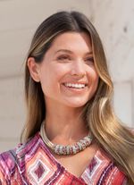 Halskette mit kleinen, farbigen Schmuckperlen 