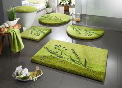 Naturnah gestaltete Badgarnitur der Marke Grund 