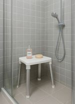 Dusch- und Badehocker mit extra gro&szlig;er Sitzfl&auml;che 