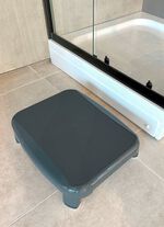 Dusch- und Badewannentritt zum bequemen und sicheren Einsteigen ANTHRAZIT