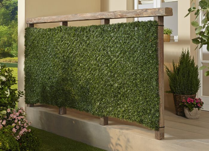 Praktischer Sichtschutz aus stabilem Kunststoffgeflecht 