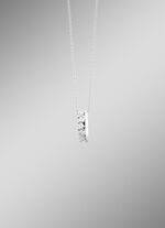 Moderner Anhänger mit synth. Zirkonia und Ankerkette 