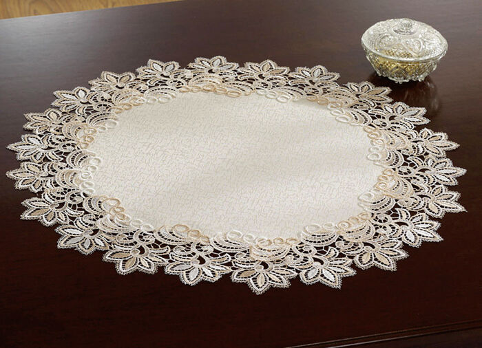 Elegante Raumdekoration mit 2-farbiger Makramee-Spitze 