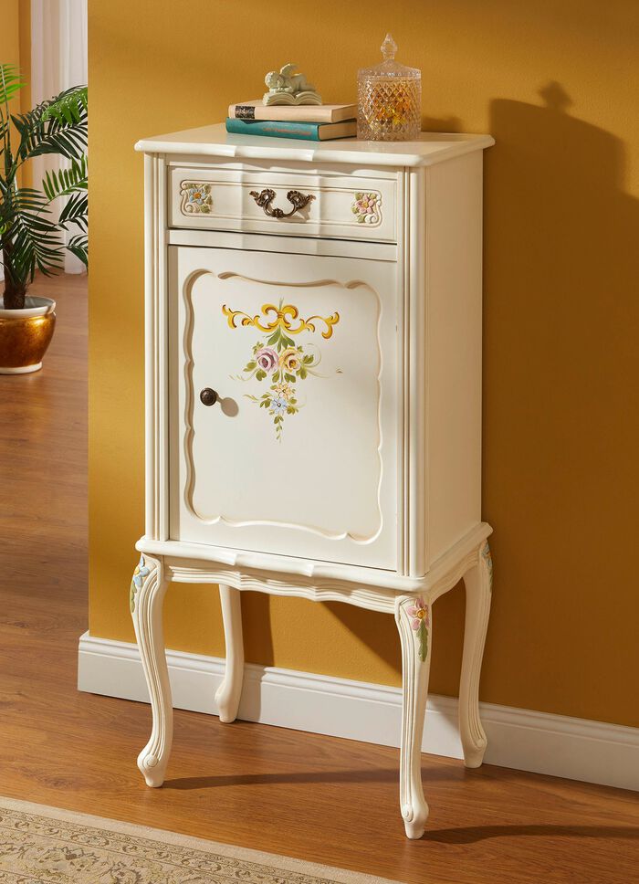 Teilmassive M&ouml;belserie mit kunstvollen Holzverzierungen 