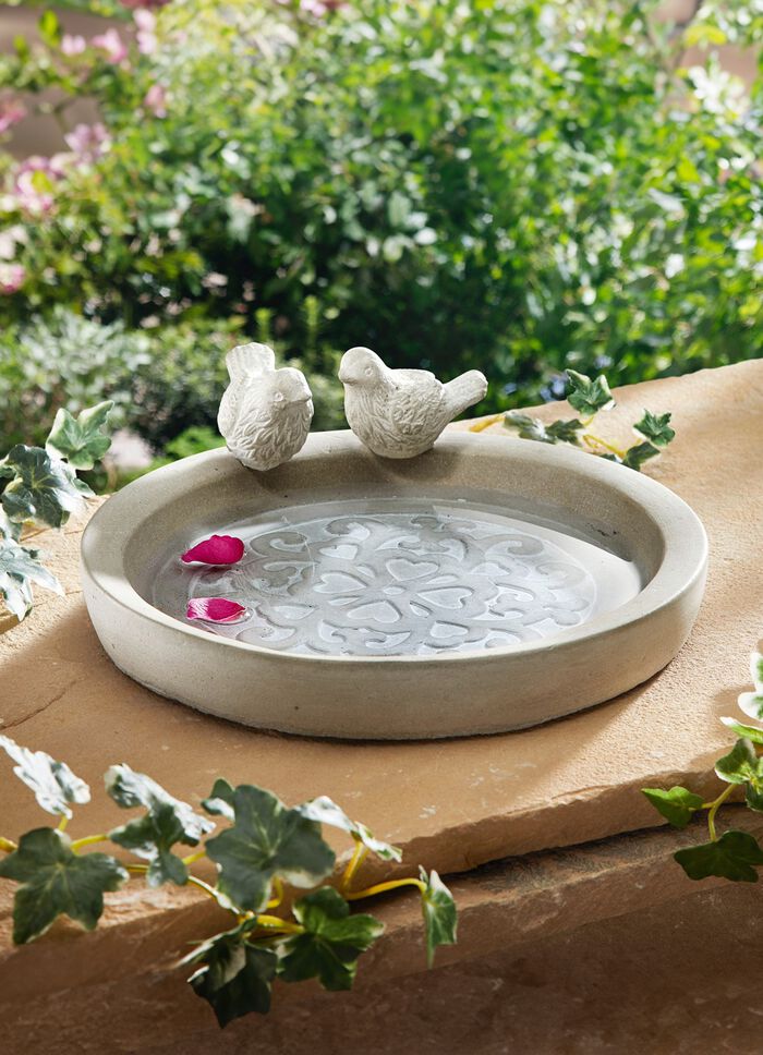 Zeitlose Vogeltr&auml;nke aus Zement 