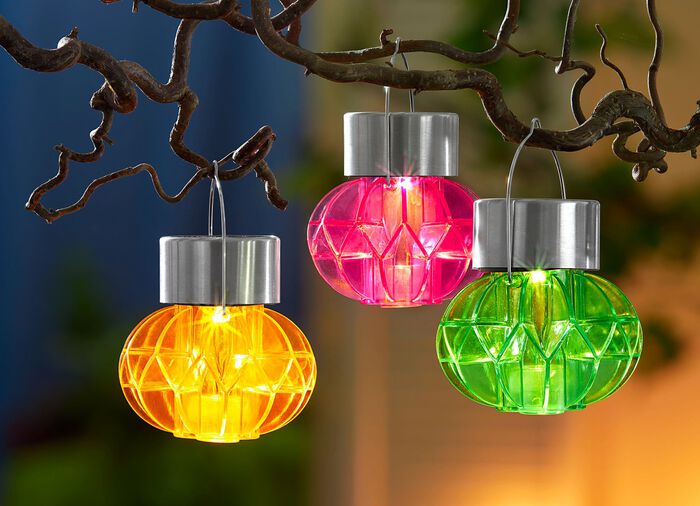 Farbenfrohe Solarleuchten aus wetterfestem Kunststoff, 3er-Set 