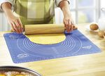 Zusammenrollbare Ausrollmatte mit Maß-Skala BLAU