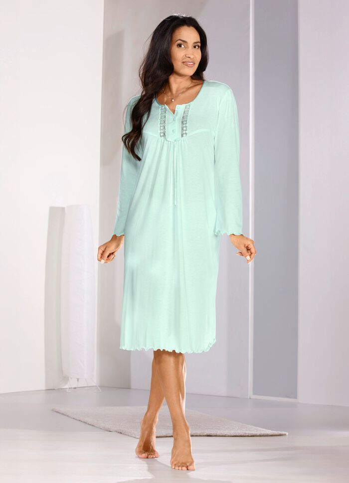 Nachthemd, wadenlang und gebogten Abschl&uuml;ssen  