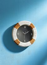 Wanduhr aus Tannenholz 