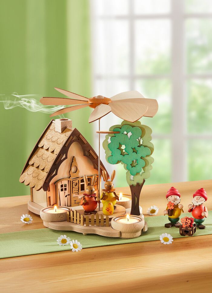 Tischpyramide aus Holz 