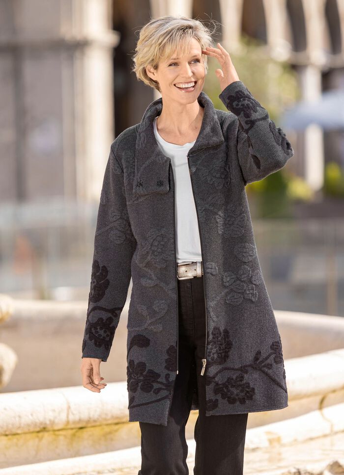 Long-Strickjacke mit Cloqu&eacute;-Effekten 