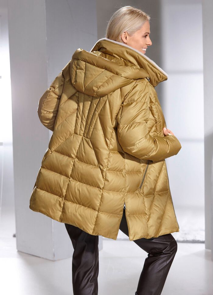Daunenjacke mit abnehmbarer Kapuze 