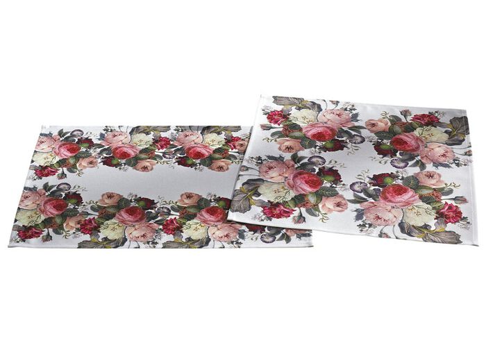 Mit gro&szlig;er Sorgfalt gearbeitete Tisch- und Raumdekoration 