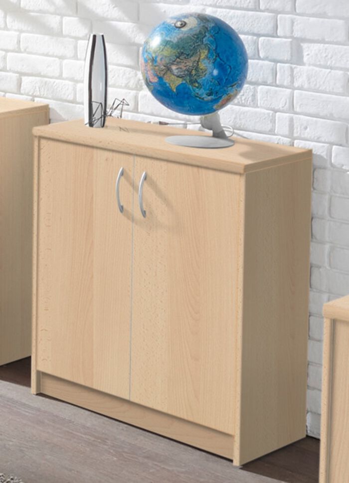 Kombifreundliche Kommode mit silberfarbenen Griffen 