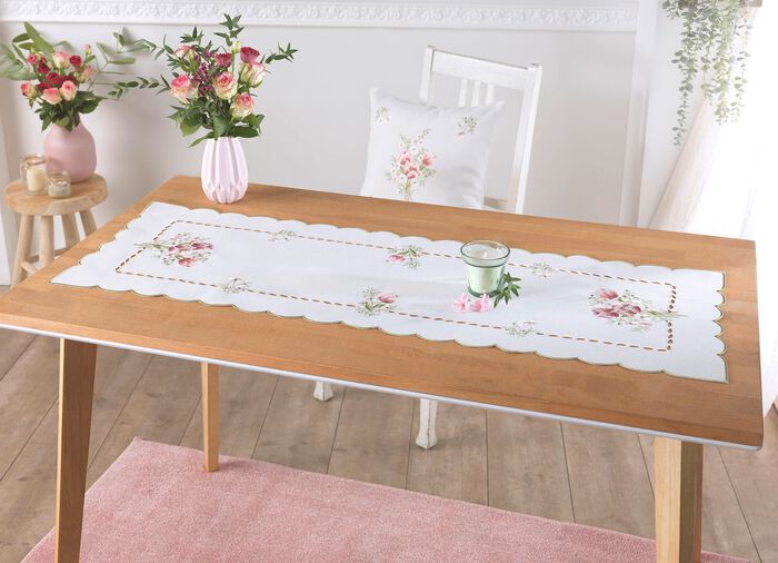 Tisch- und Raumdekoration mit Rosenmotive 