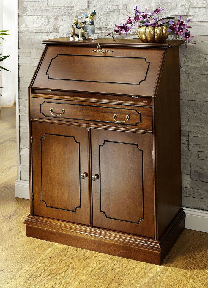 Teilmassiver Sekretär NUSSBAUM