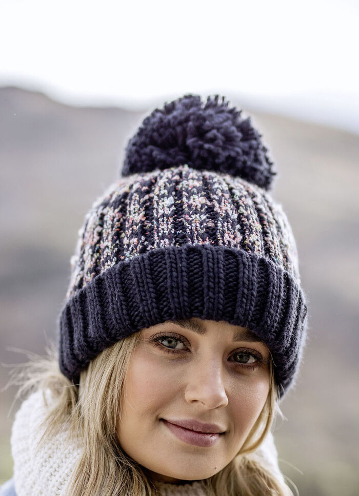 Thermo-Mütze mit Bommel von Heat Holders® für mehr Komfort im Winter BLAU
