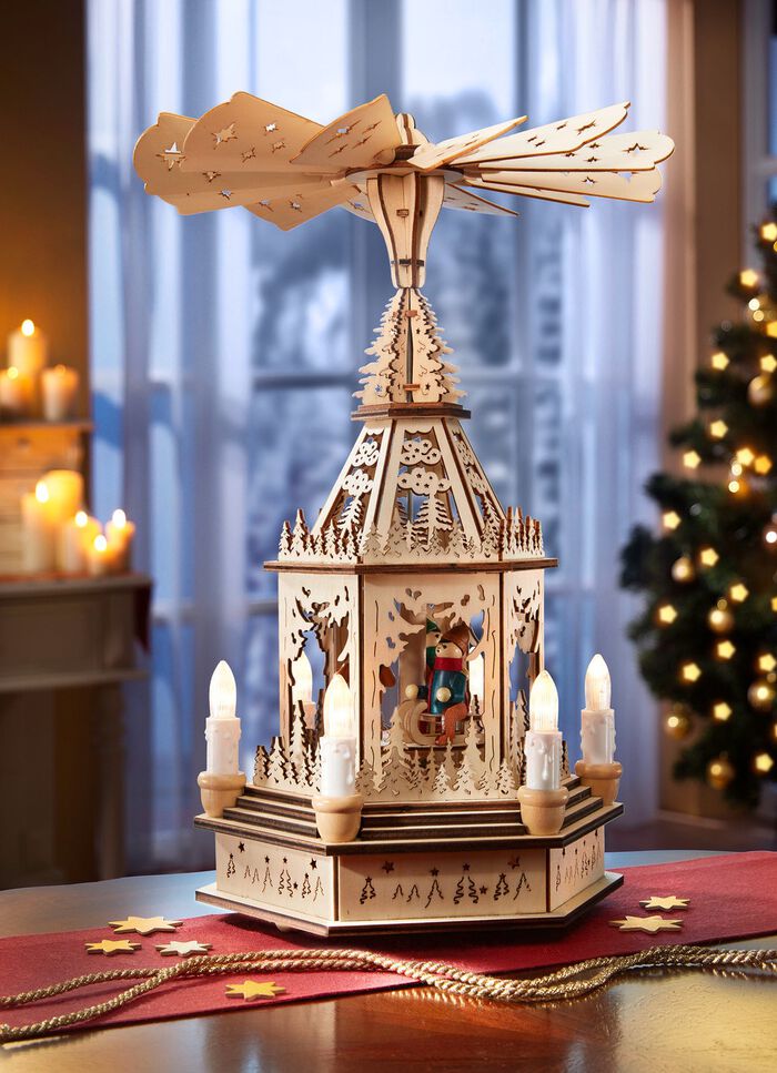 Tischpyramide aus Holz 