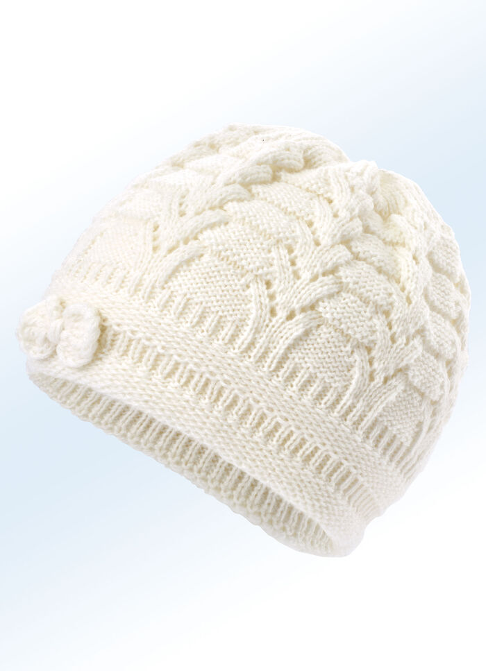 Mütze aus Strick mit pfiffiger Zierschleife WOLLWEISS