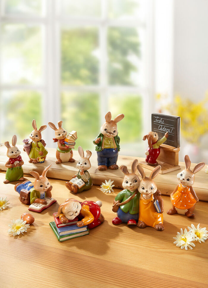 Handgefertigte Hasenschule aus dem Hause Goebel BUNT