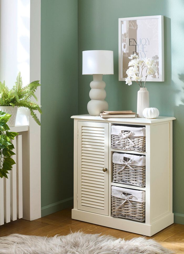 Teilmassive Kommode im Landhausstil 