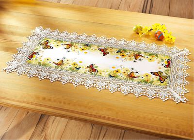 Tisch- und Raumdekoration mit aufwendiger Spitze 