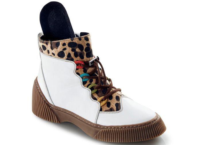 Interessante Stiefelette in 2 Farben mit herausnehmbarem Fu&szlig;bett, Weite G WEISS