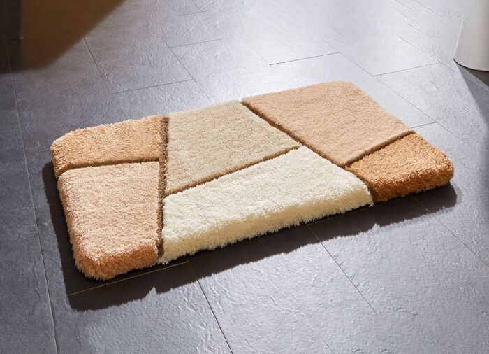 Farbenfrohe Badgarnitur mit rutschhemmender R&uuml;ckseite CREME