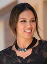 Mehrreihige, schwarze Halskette 