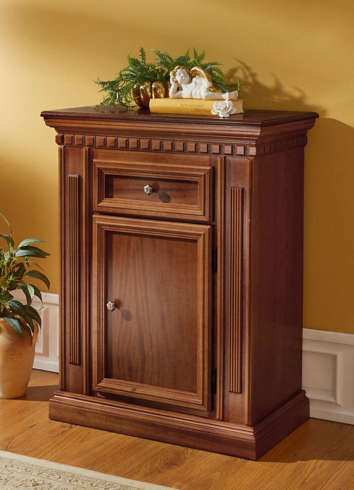 Hochwertige und stilsichere Kommoden mit klassisch sch&ouml;nem Flair NUSSBAUM