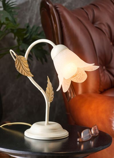 Tischleuchte aus Metall mit Glasschirm 