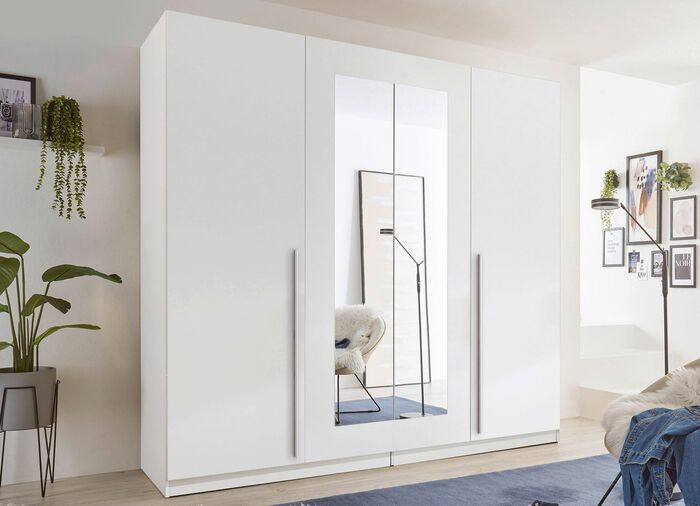 Moderner und formsch&ouml;ner Kleiderschrank 