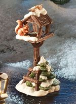 Winterliche Szene: Tolle Himmelsboten im Winterwald 