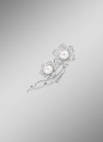 Anstecknadel im Blumendesign mit S&uuml;&szlig;wasser-Zuchtperlen 